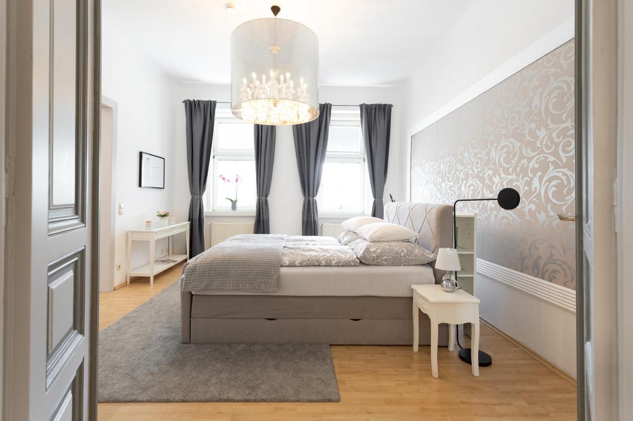 Central And Chic - The Big One * Vienne